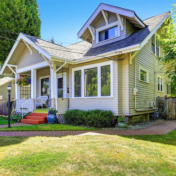 home getting a roofing estimate in boston