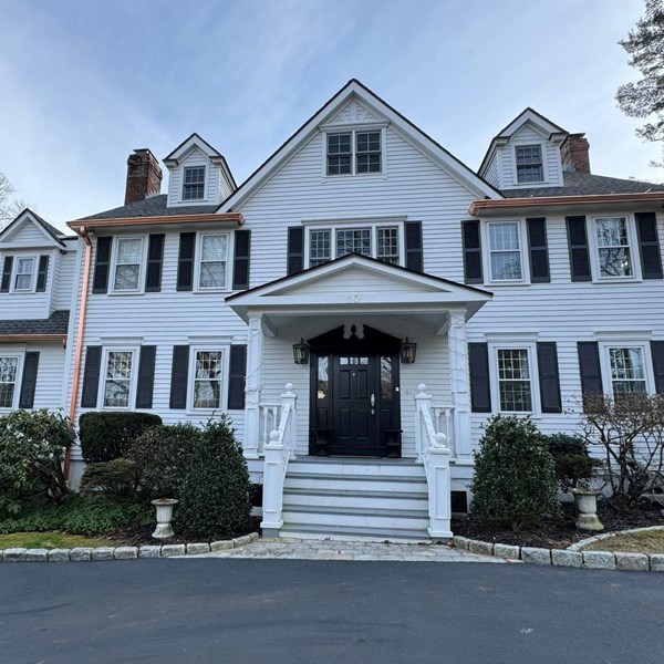 home getting a roofing estimate in winchester